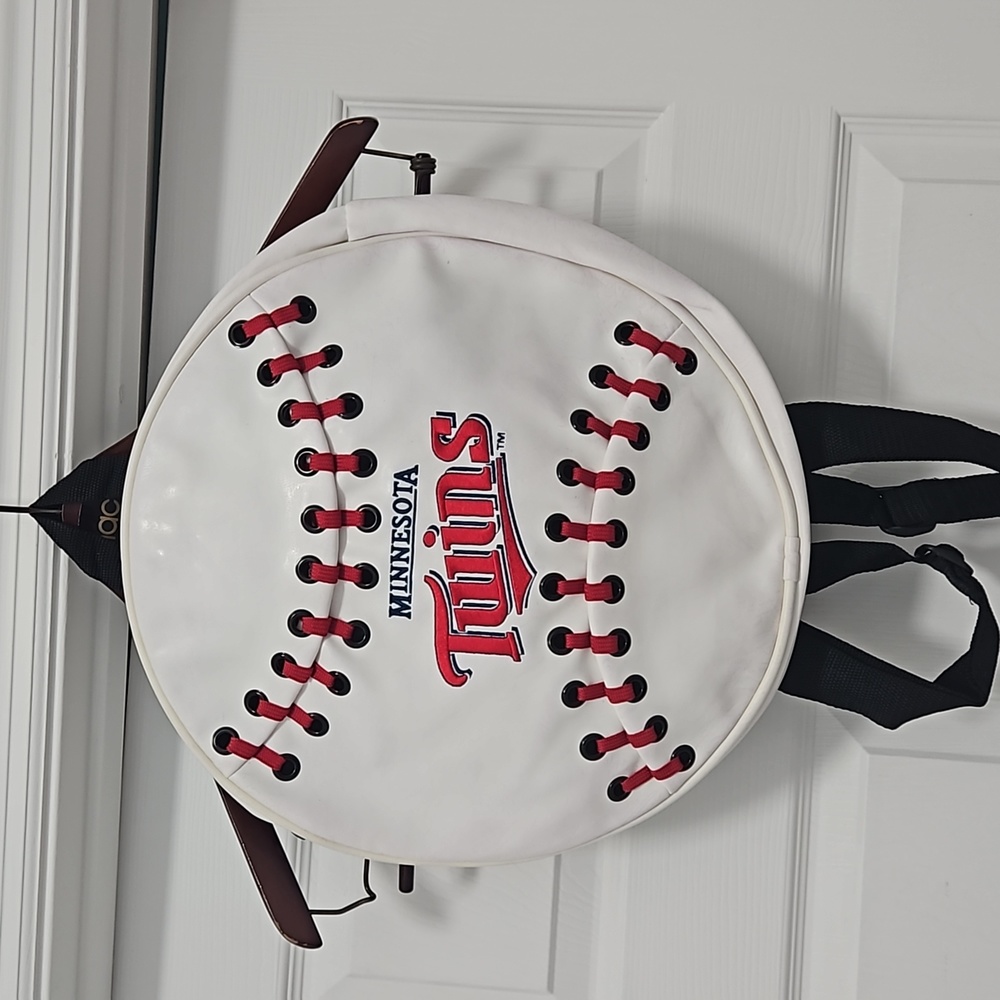 MINNESOTA TWINS BASEBALL HANDBAG. new without tags.